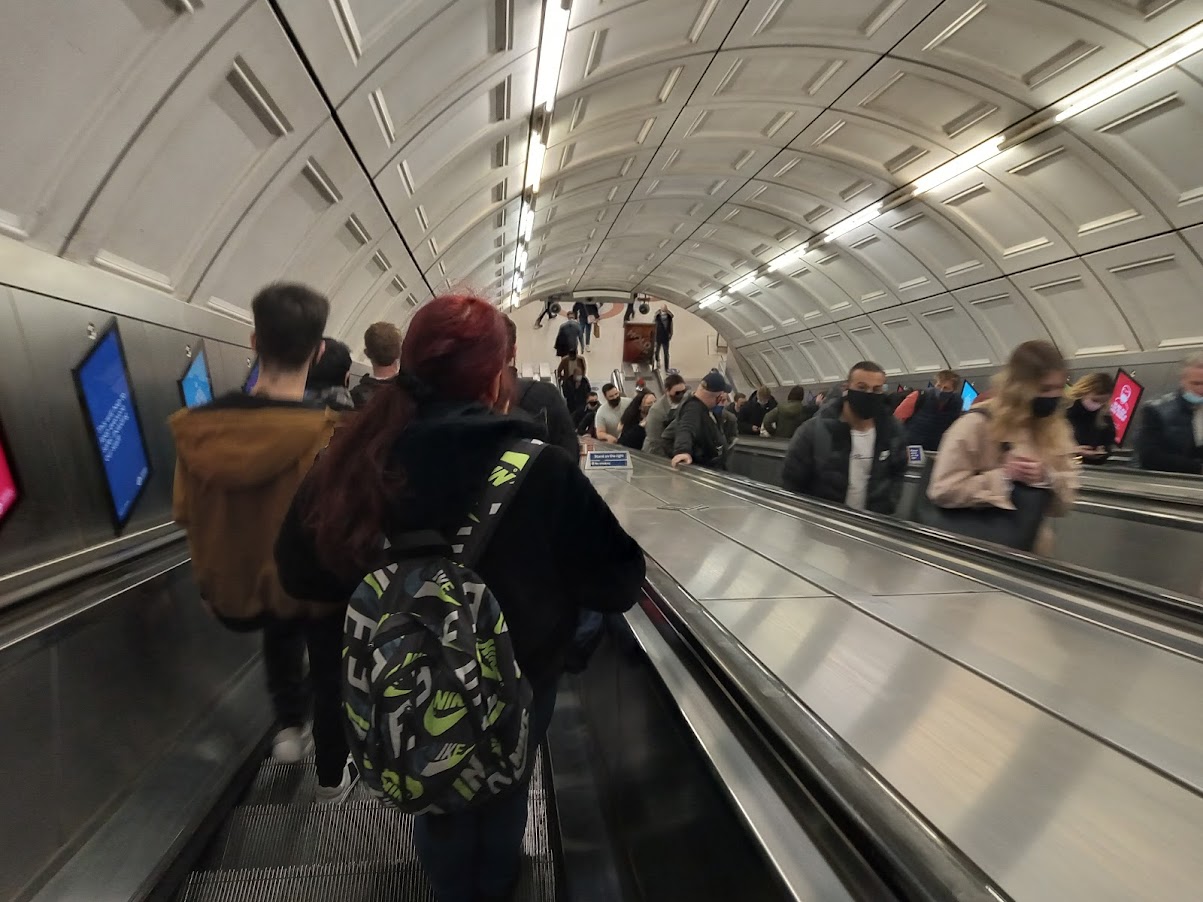 Londra a fost prima metropolo unde s-a folosit plata cu cardul bancar contactless pentru plata transportului in comun