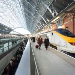 Trenul Eurostar în stația St. Pancras International Londra