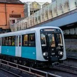 Noile trenuri DLR s-au reîntors pe șine în Londra